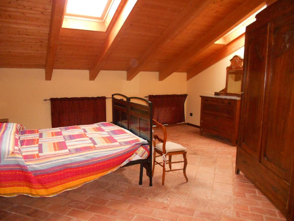 Agriturismo Monrabbioso Apartment Cereseto Bilik gambar